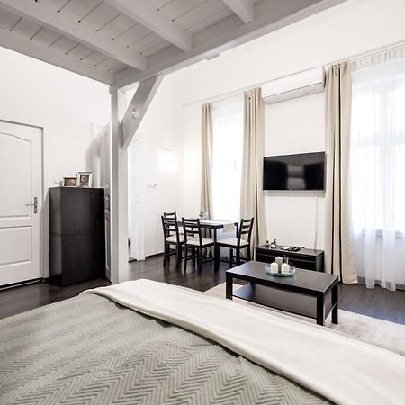 Appartement Charming Downtown Hideaway Steps From New York Cafe! à Budapest Extérieur photo