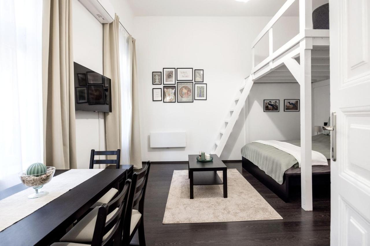 Appartement Charming Downtown Hideaway Steps From New York Cafe! à Budapest Extérieur photo