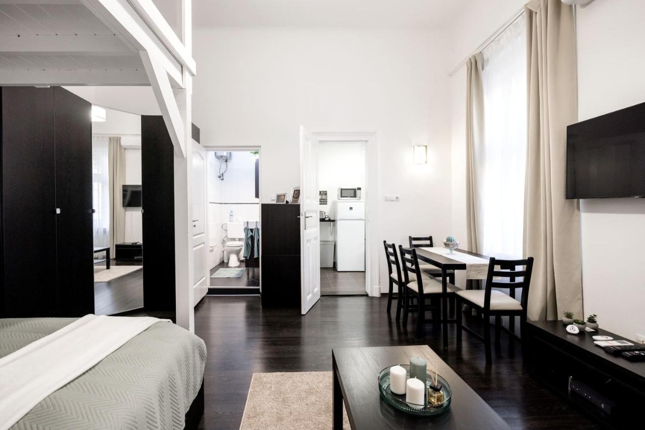 Appartement Charming Downtown Hideaway Steps From New York Cafe! à Budapest Extérieur photo