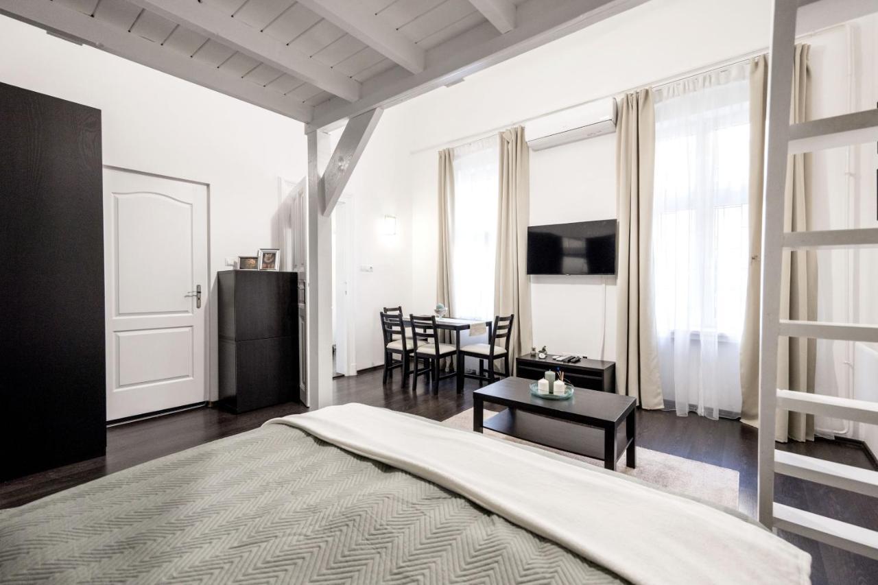 Appartement Charming Downtown Hideaway Steps From New York Cafe! à Budapest Extérieur photo