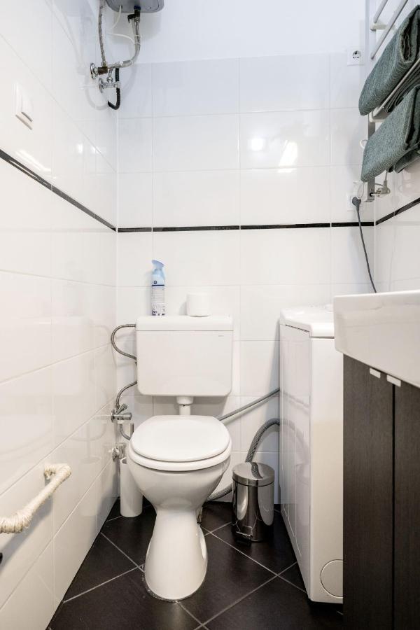 Appartement Charming Downtown Hideaway Steps From New York Cafe! à Budapest Extérieur photo
