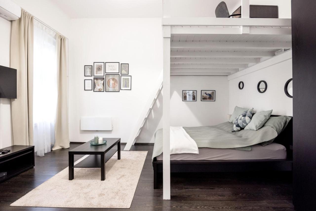 Appartement Charming Downtown Hideaway Steps From New York Cafe! à Budapest Extérieur photo