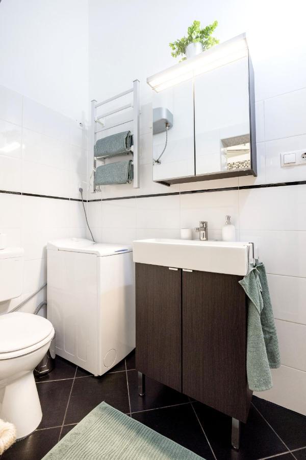 Appartement Charming Downtown Hideaway Steps From New York Cafe! à Budapest Extérieur photo