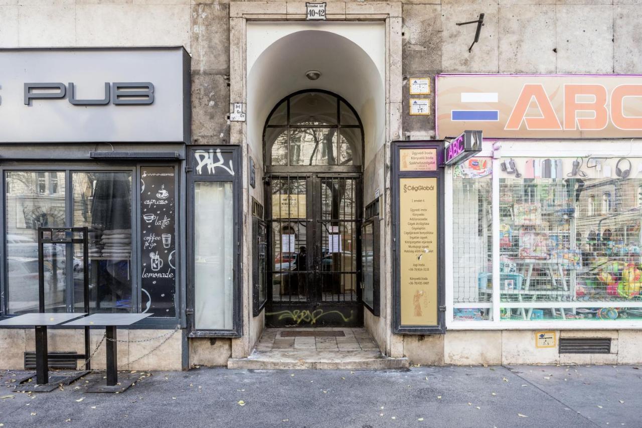 Appartement Charming Downtown Hideaway Steps From New York Cafe! à Budapest Extérieur photo